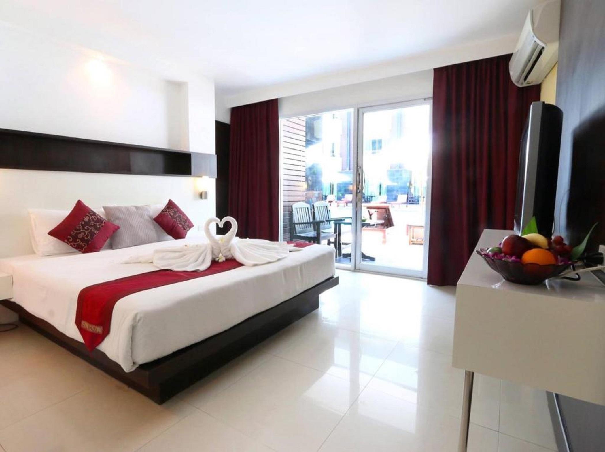 Baron Beach Hotel Pattaya Exterior photo