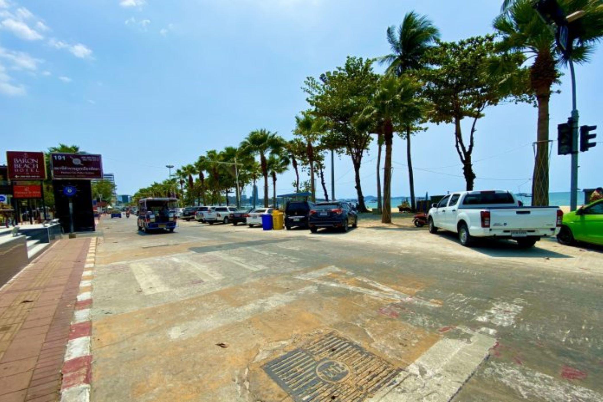 Baron Beach Hotel Pattaya Exterior photo
