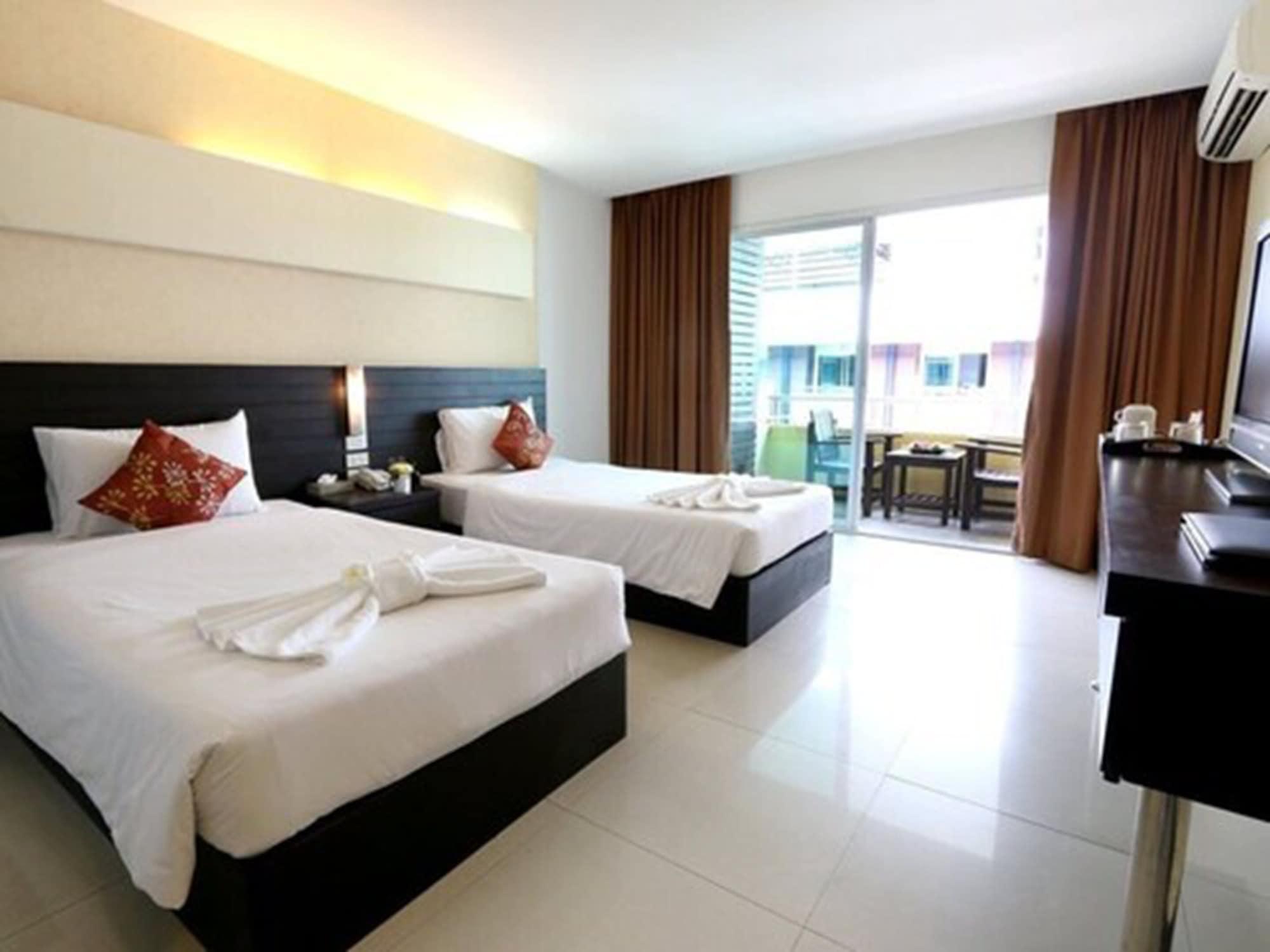 Baron Beach Hotel Pattaya Exterior photo