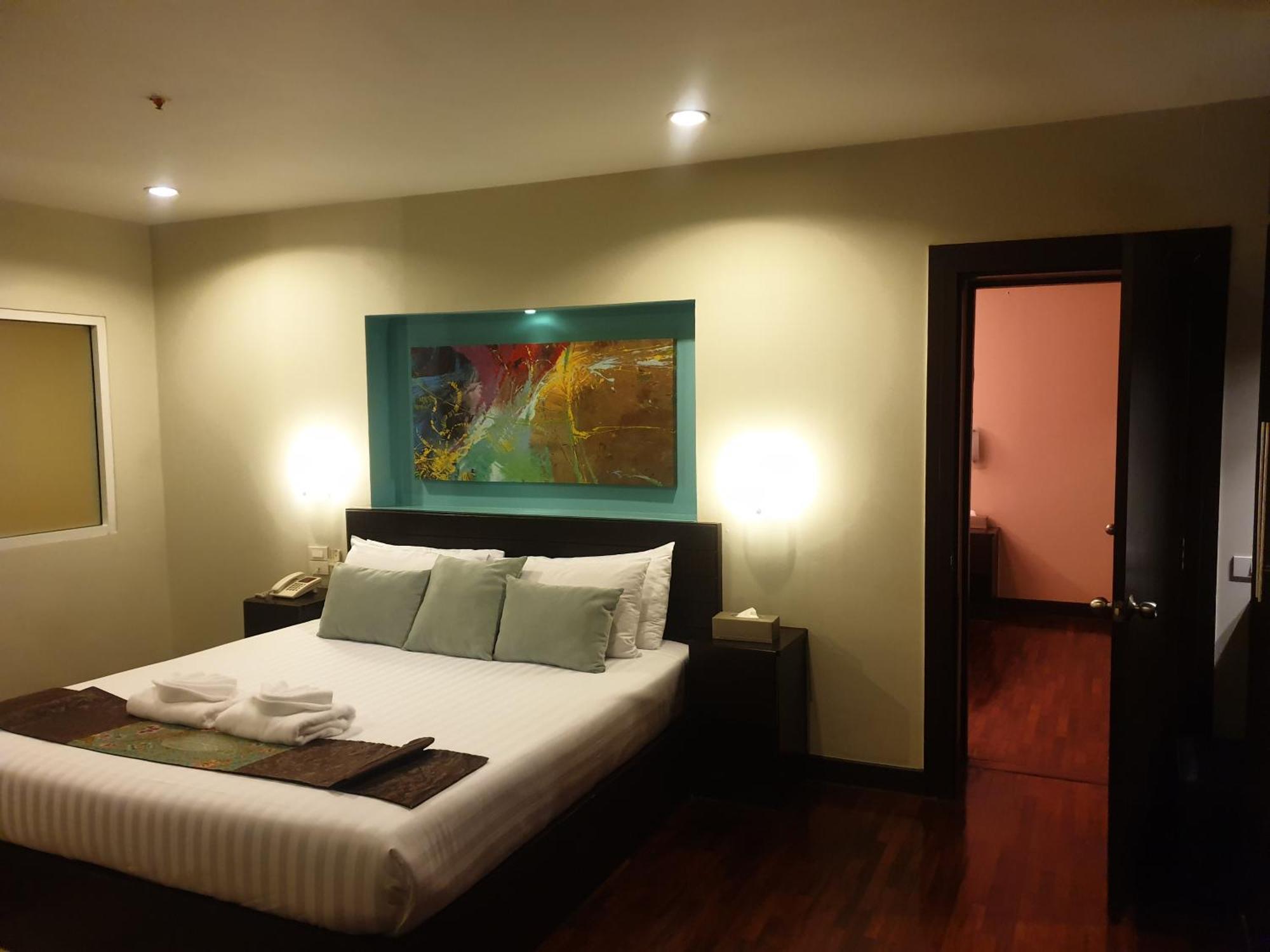Baron Beach Hotel Pattaya Exterior photo