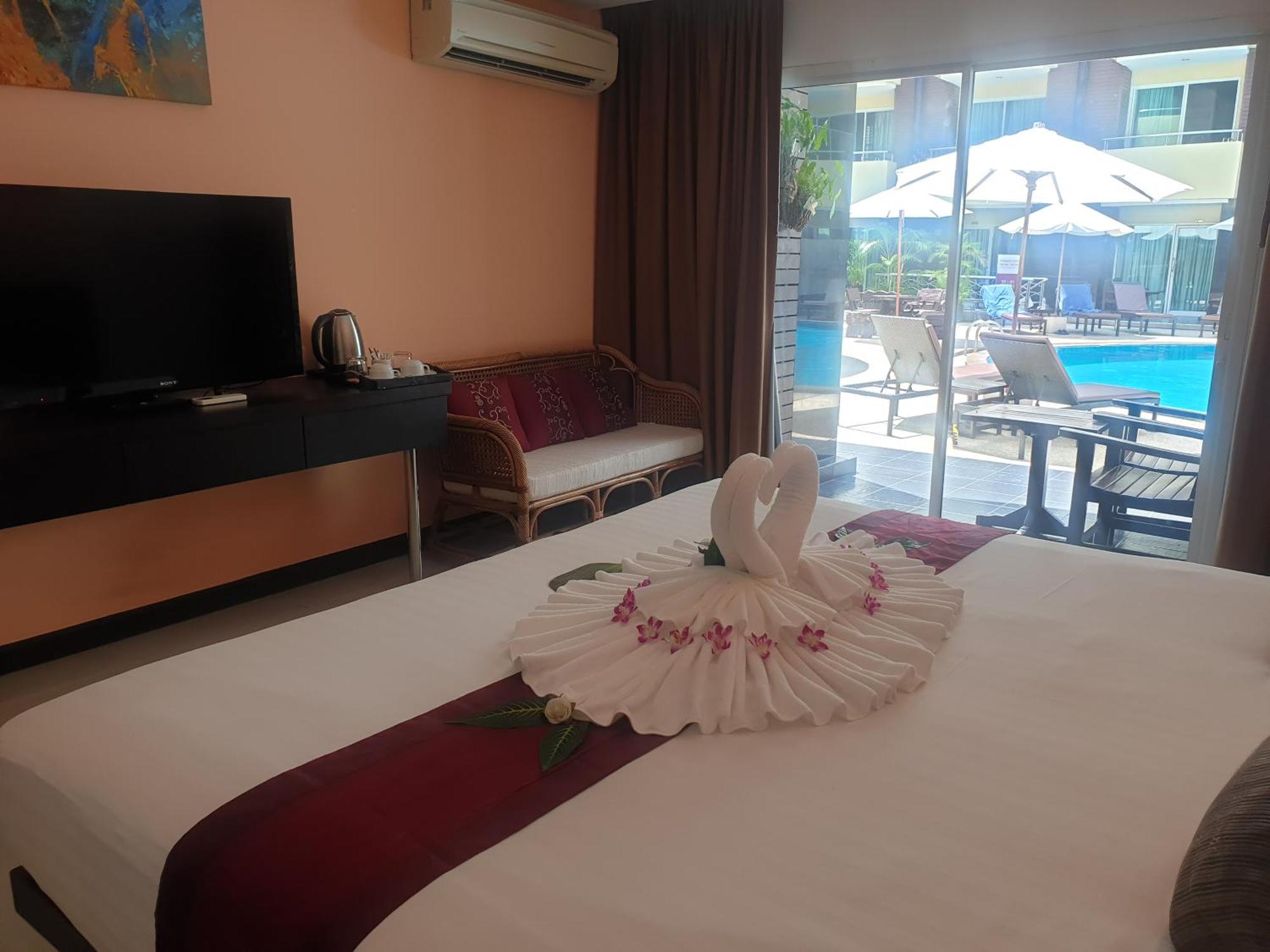 Baron Beach Hotel Pattaya Exterior photo