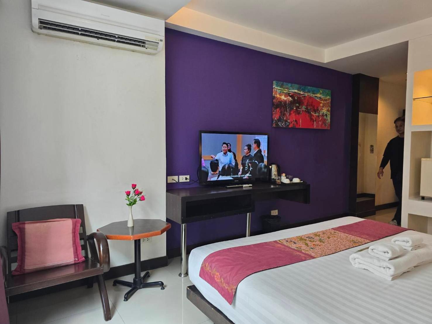 Baron Beach Hotel Pattaya Exterior photo