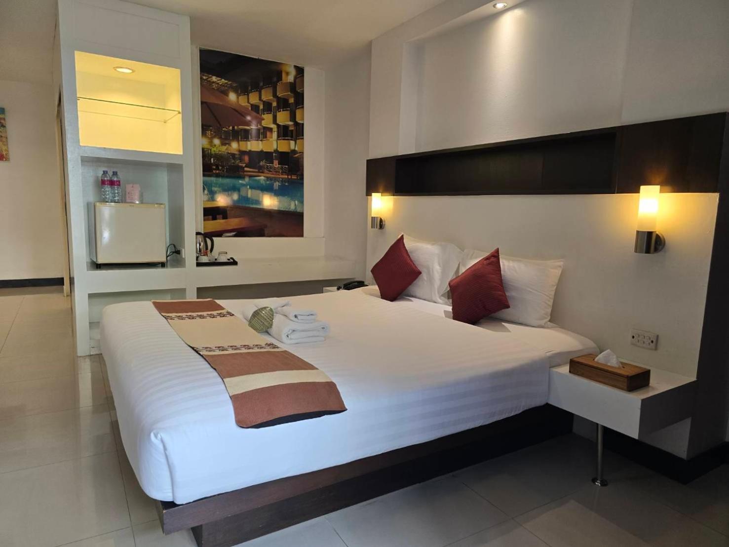 Baron Beach Hotel Pattaya Exterior photo