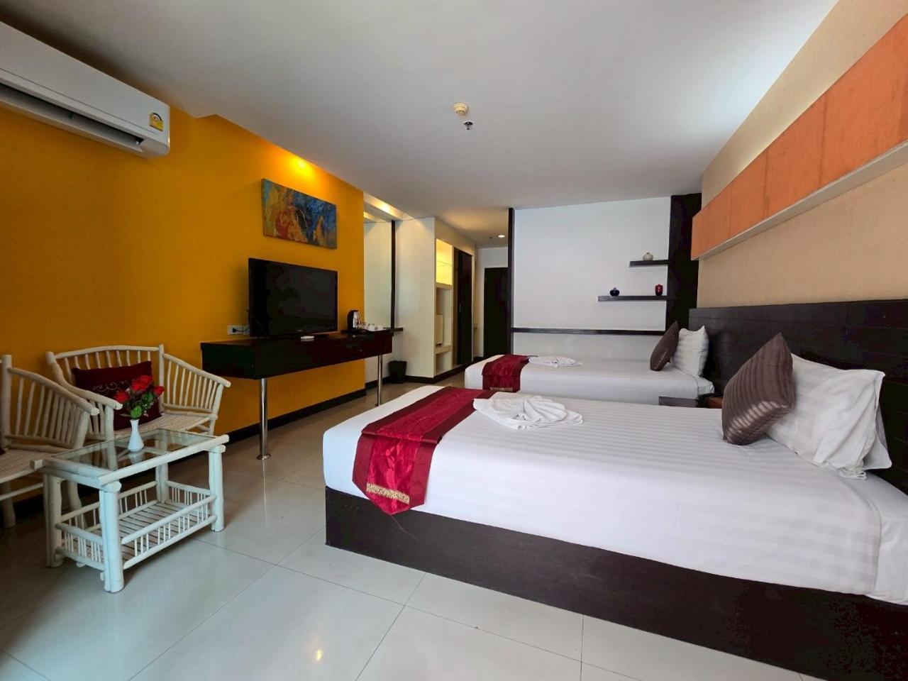 Baron Beach Hotel Pattaya Exterior photo