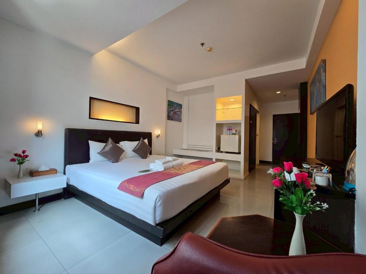 Baron Beach Hotel Pattaya Exterior photo