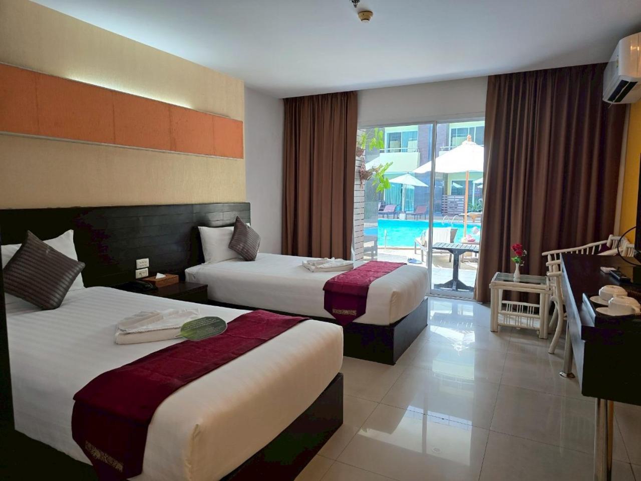 Baron Beach Hotel Pattaya Exterior photo