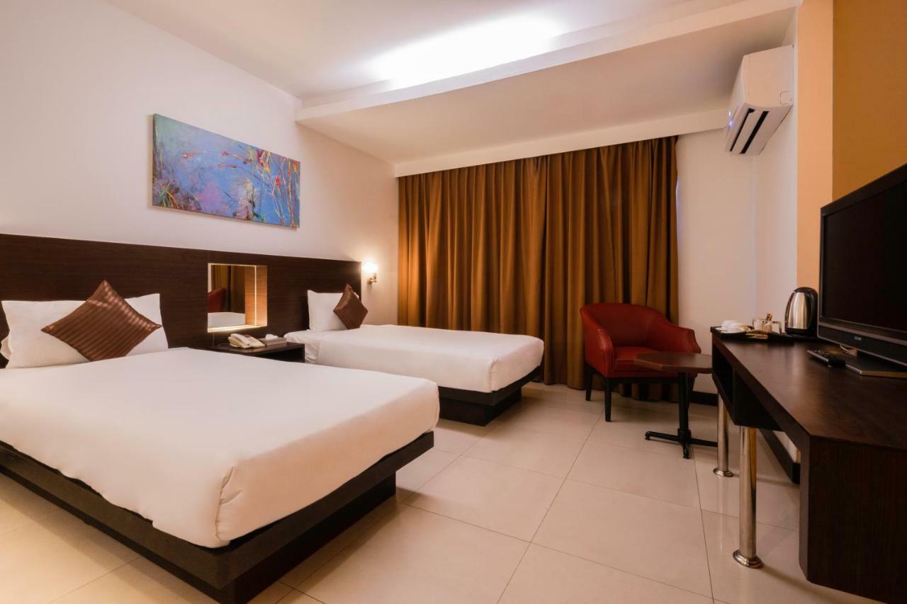 Baron Beach Hotel Pattaya Exterior photo