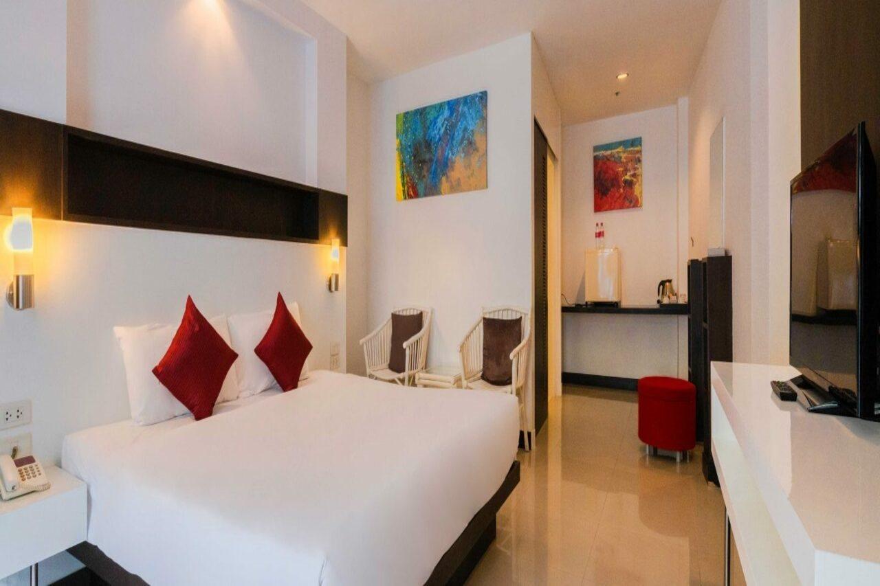 Baron Beach Hotel Pattaya Exterior photo